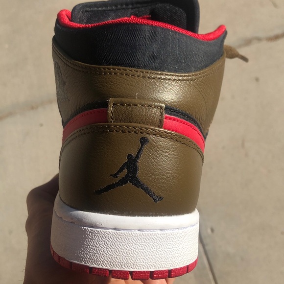 Nike Air Jordan 1 MID SZ 10 BLACK OLIVE RED - Picture 2 of 7